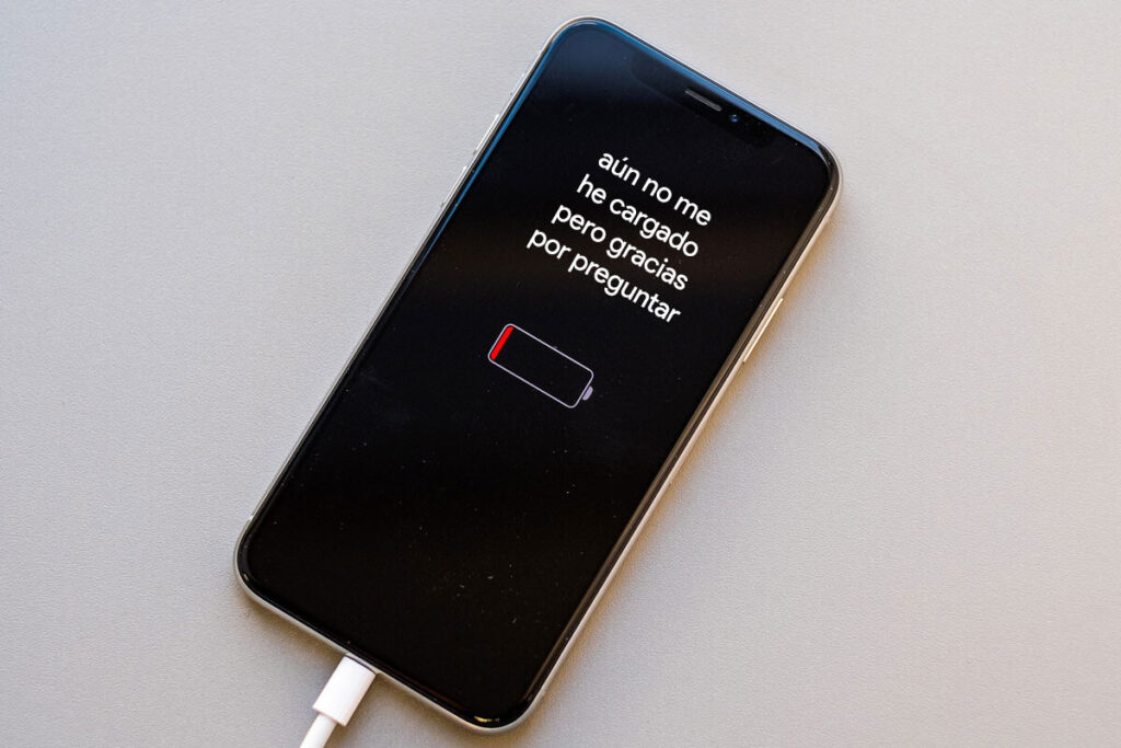 Tu celular te puede avisar con voz cuando necesite que lo cargues